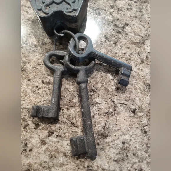 Decorative Key and Lock - Picture 2 of 6